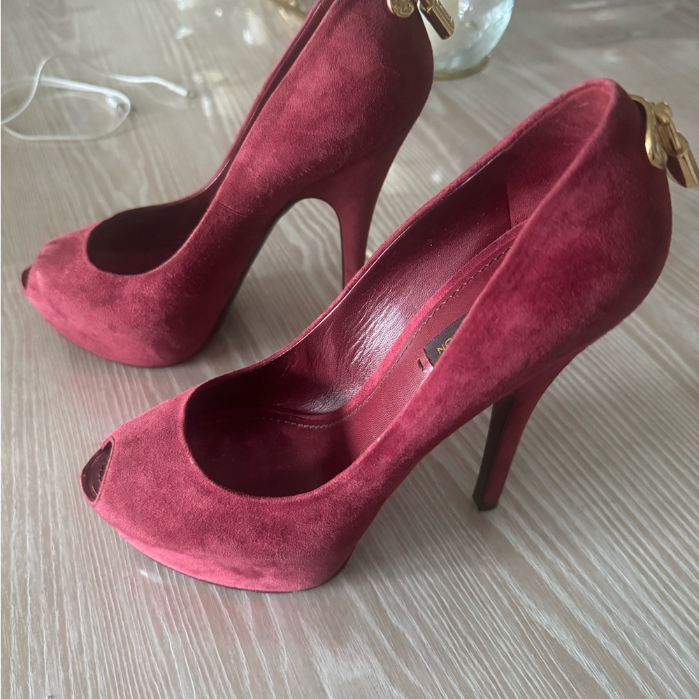 Chic Peep-Toe Heels in Deep Red